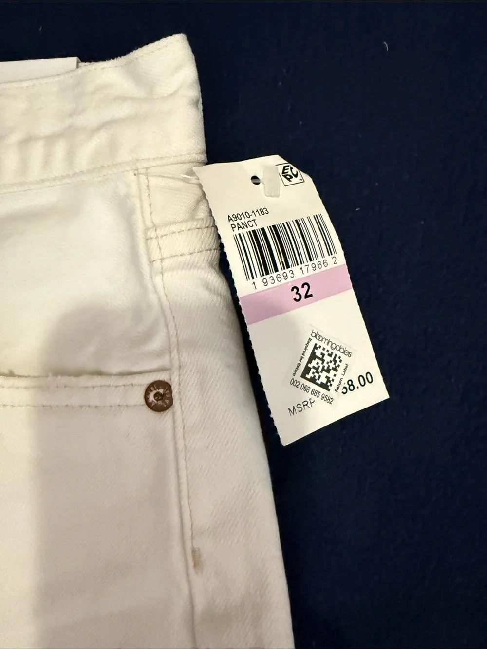 AGOLDE Parker Long Short Loose Fit in Panna Cotta White Size 32 NWT MSRP $158